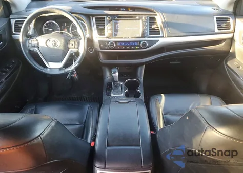 2016 Toyota Highlander Xle z USA, uszkodzony, nr VIN 5TDJKRFH1GS237779